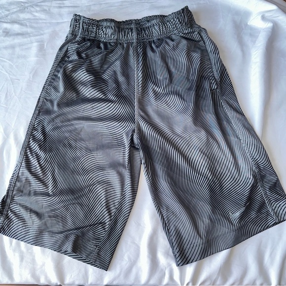 Nike Black‎ and Gray Athletic Shorts Lightweight Elastic Waist - Picture 1 of 6